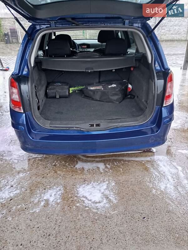 Универсал Opel Astra 2011 в Богородчанах