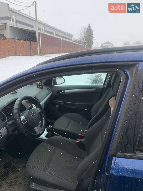 Универсал Opel Astra 2005 в Дубно