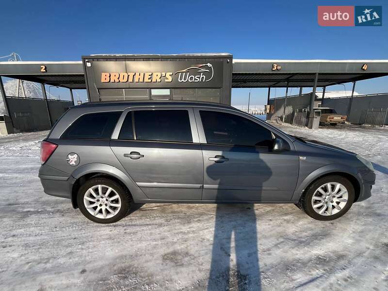 Универсал Opel Astra 2007 в Буштыне