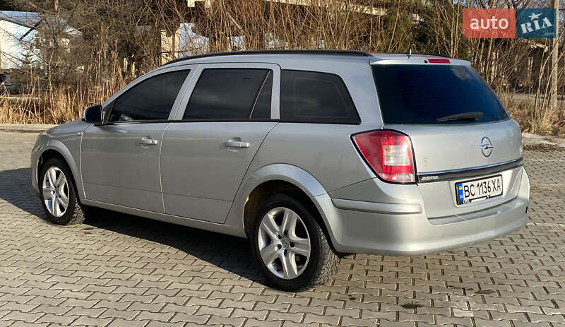 Универсал Opel Astra 2009 в Дрогобыче