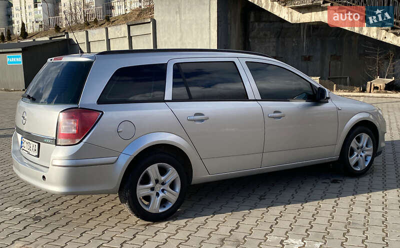 Универсал Opel Astra 2009 в Дрогобыче