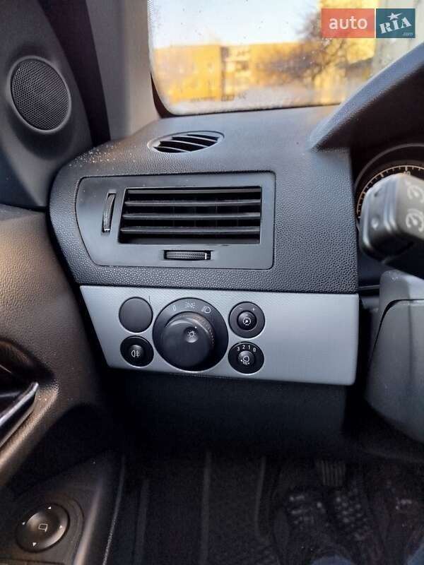 Универсал Opel Astra 2005 в Винниках