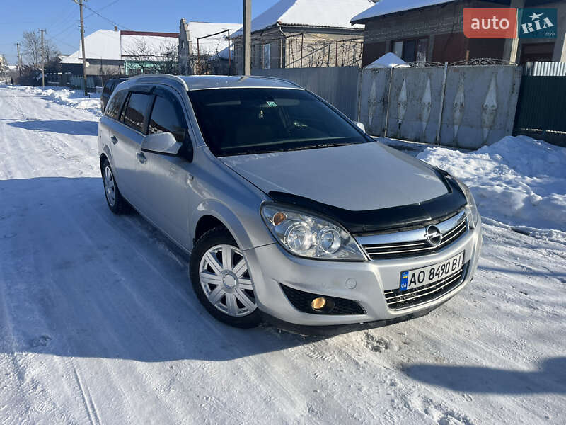 Универсал Opel Astra 2009 в Хусте