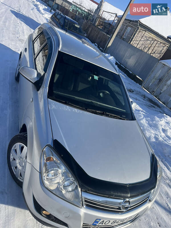 Универсал Opel Astra 2009 в Хусте