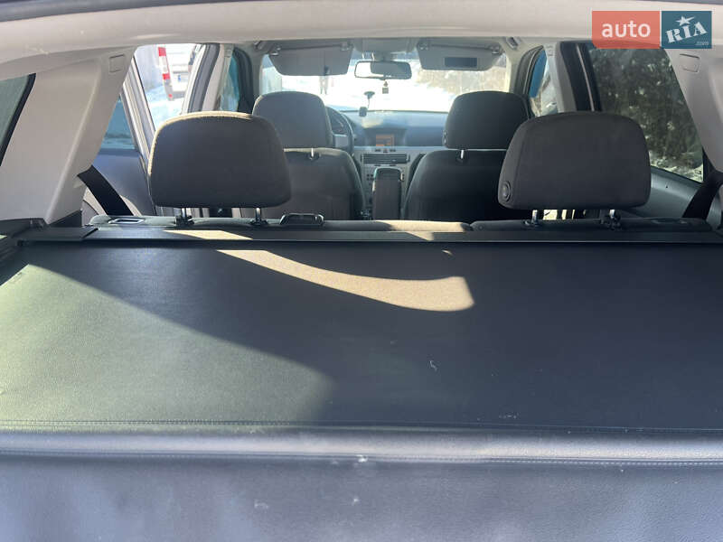 Универсал Opel Astra 2009 в Хусте