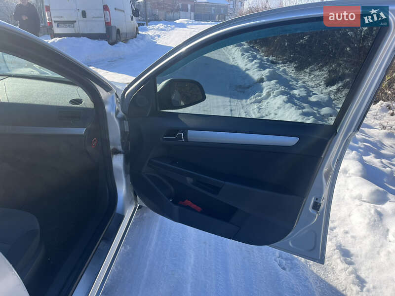 Универсал Opel Astra 2009 в Хусте