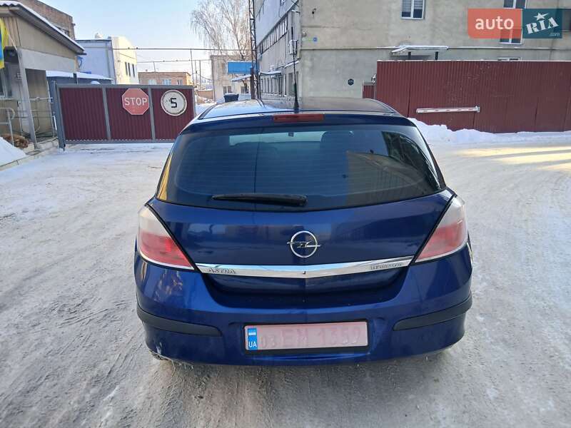 Хэтчбек Opel Astra 2005 в Черновцах