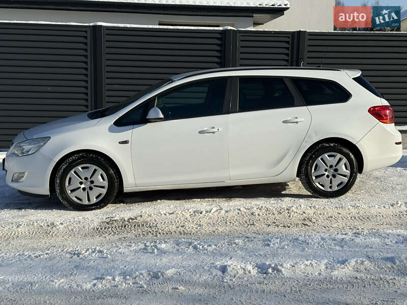 Универсал Opel Astra 2011 в Хмельницком