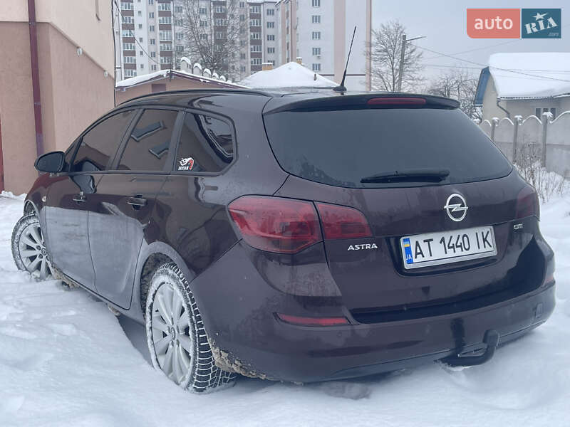 Универсал Opel Astra 2011 в Ивано-Франковске