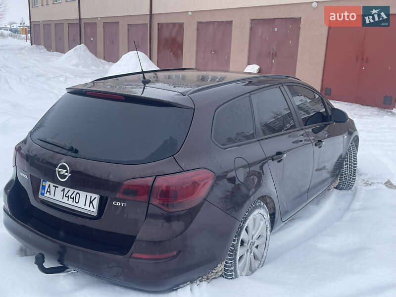 Универсал Opel Astra 2011 в Ивано-Франковске
