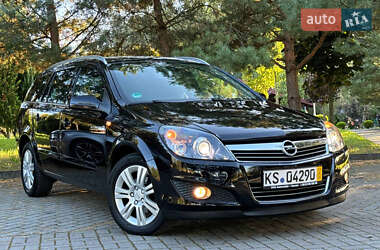 Універсал Opel Astra 2010 в Львові