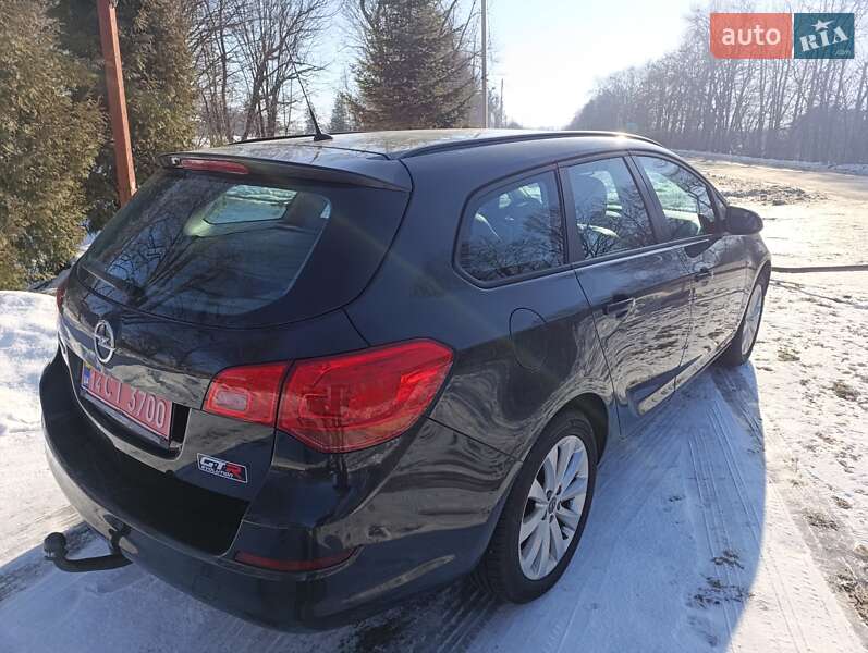 Универсал Opel Astra 2012 в Стрые