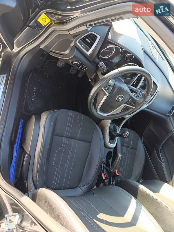 Универсал Opel Astra 2012 в Стрые