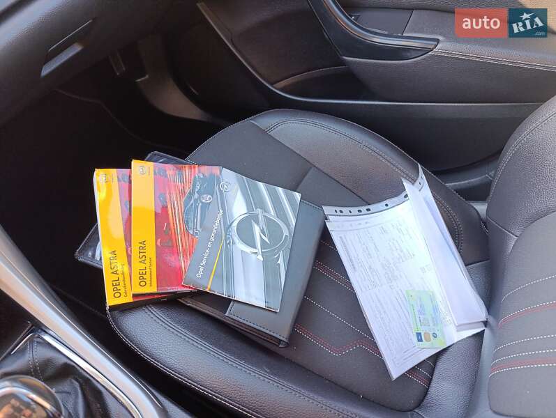 Универсал Opel Astra 2012 в Стрые