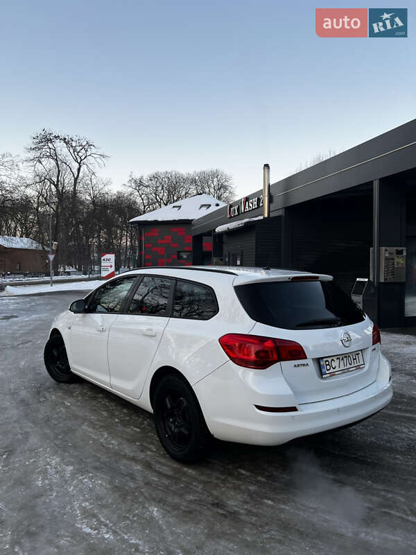 Универсал Opel Astra 2011 в Самборе
