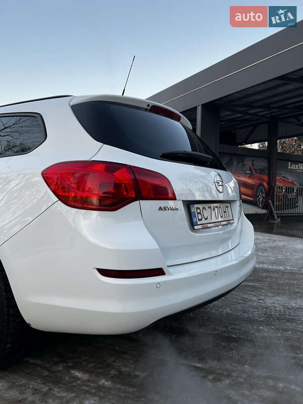 Универсал Opel Astra 2011 в Самборе