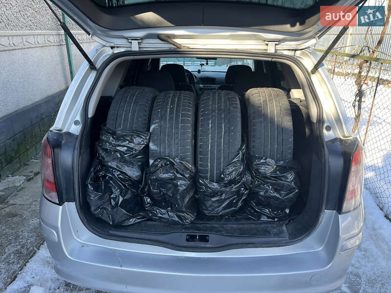 Универсал Opel Astra 2009 в Хусте