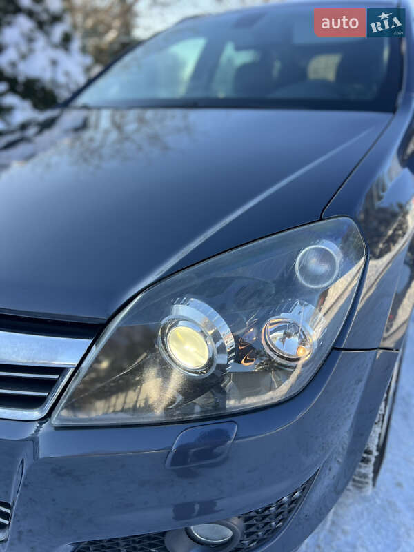 Универсал Opel Astra 2009 в Луцке