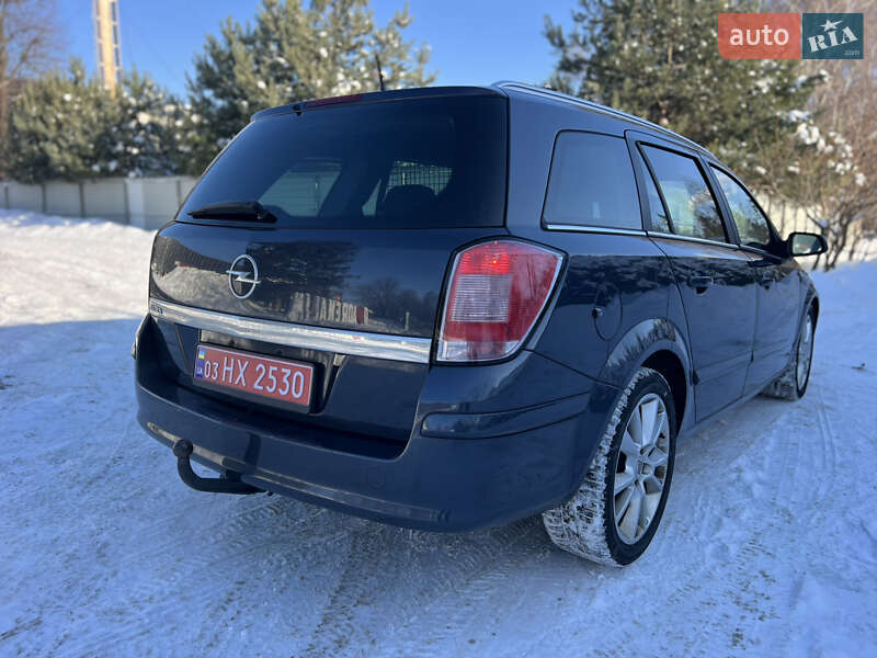 Универсал Opel Astra 2009 в Луцке
