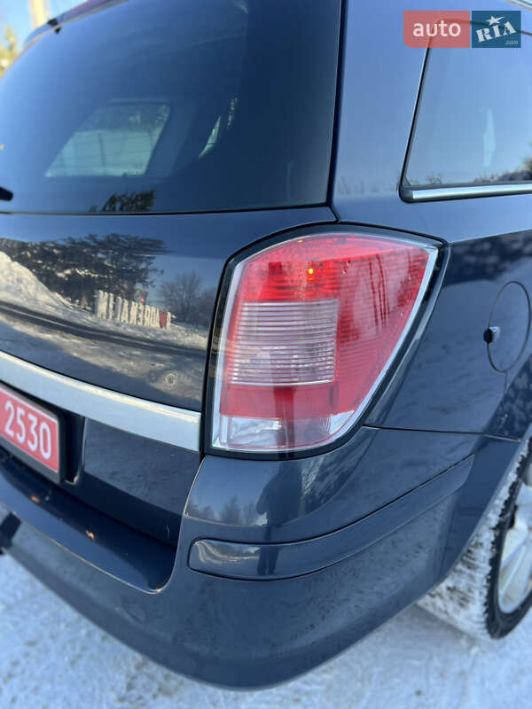 Универсал Opel Astra 2009 в Луцке