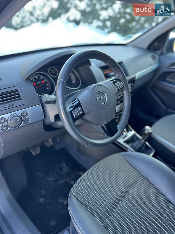 Универсал Opel Astra 2009 в Луцке