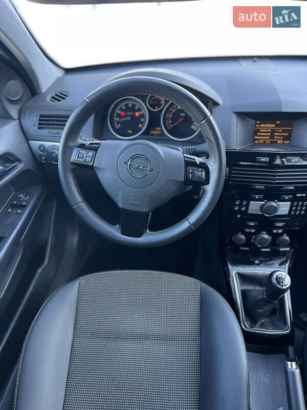 Универсал Opel Astra 2009 в Луцке