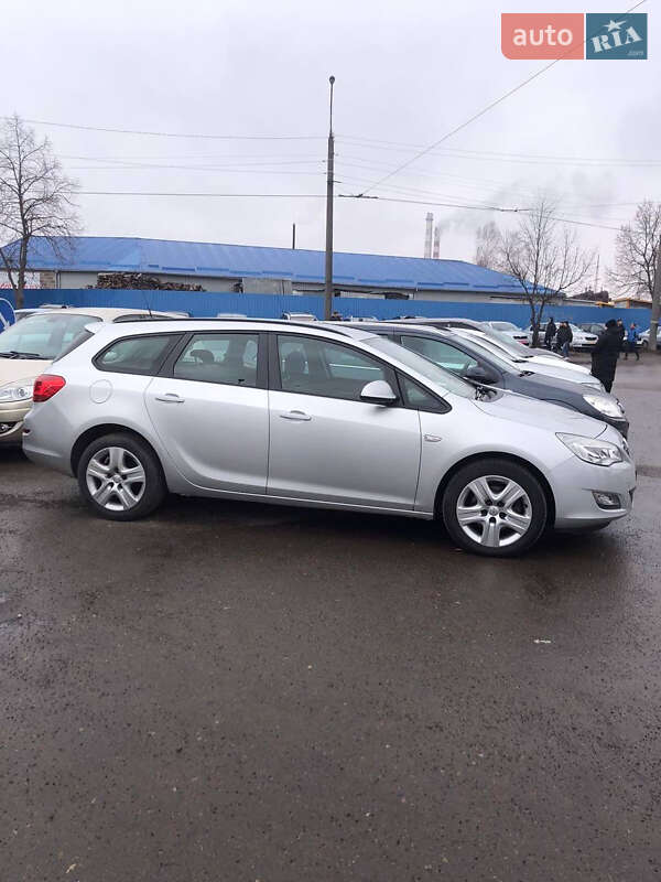 Универсал Opel Astra 2010 в Луцке фото 2 Универсал Opel Astra 2010 в Луцке