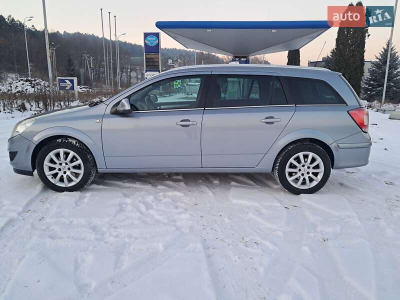 Универсал Opel Astra 2009 в Могилев-Подольске