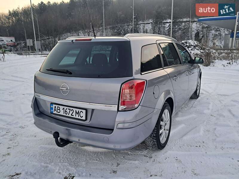 Универсал Opel Astra 2009 в Могилев-Подольске