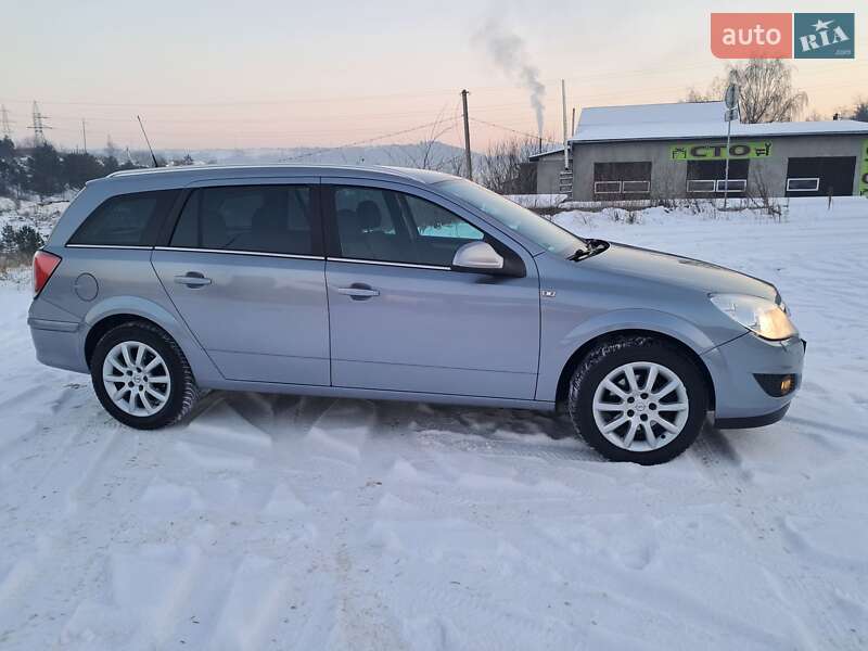 Универсал Opel Astra 2009 в Могилев-Подольске