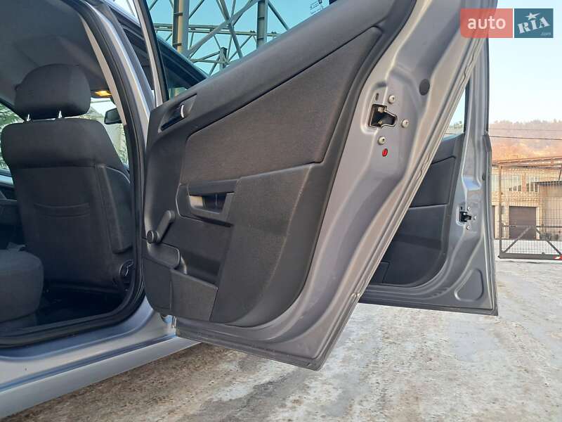 Универсал Opel Astra 2009 в Могилев-Подольске