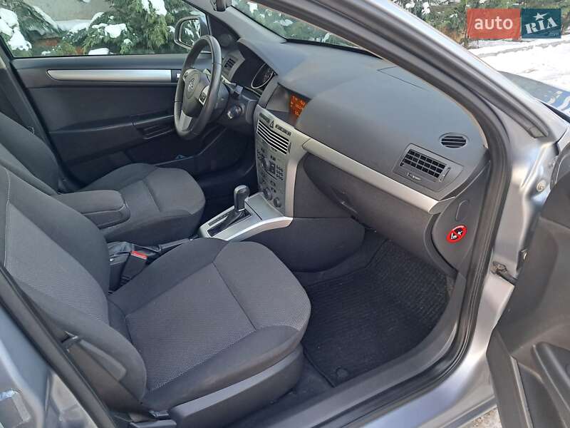 Универсал Opel Astra 2009 в Могилев-Подольске