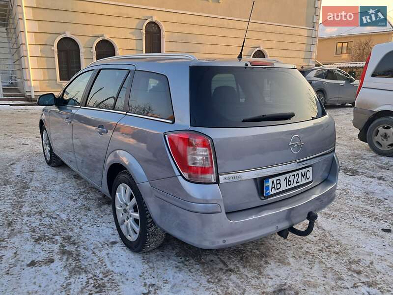 Универсал Opel Astra 2009 в Могилев-Подольске