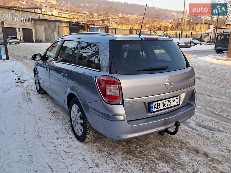 Универсал Opel Astra 2009 в Могилев-Подольске