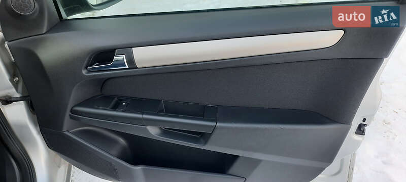 Универсал Opel Astra 2008 в Немирове