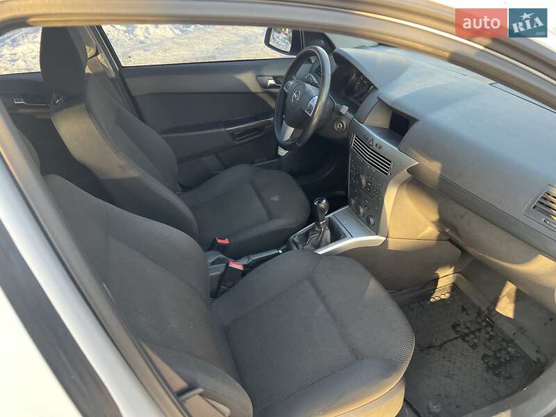 Седан Opel Astra 2013 в Киеве фото 56 Седан Opel Astra 2013 в Киеве