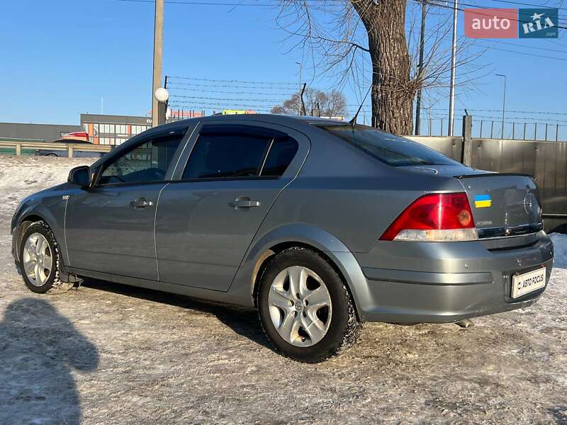 Седан Opel Astra 2012 в Киеве