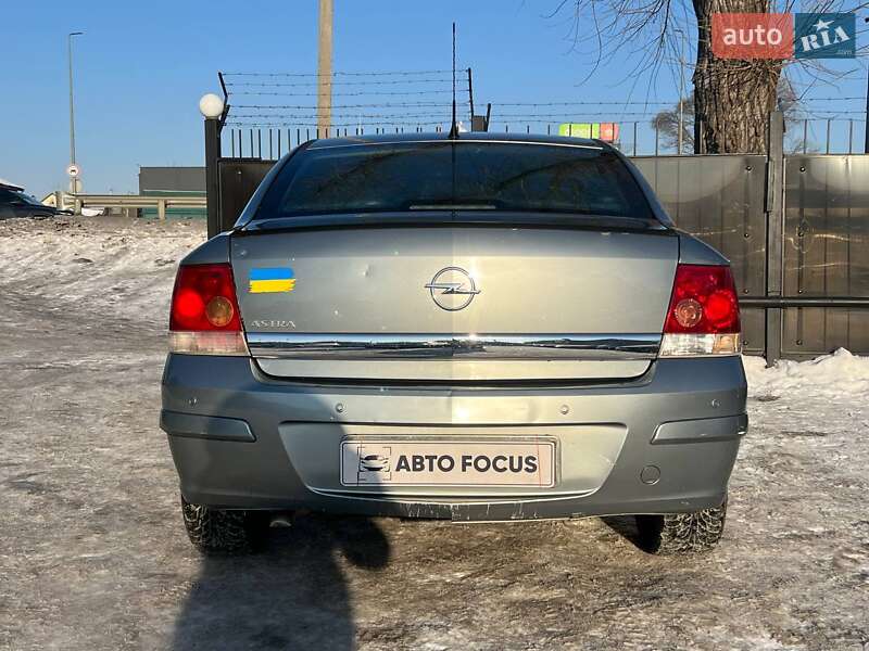 Седан Opel Astra 2012 в Киеве