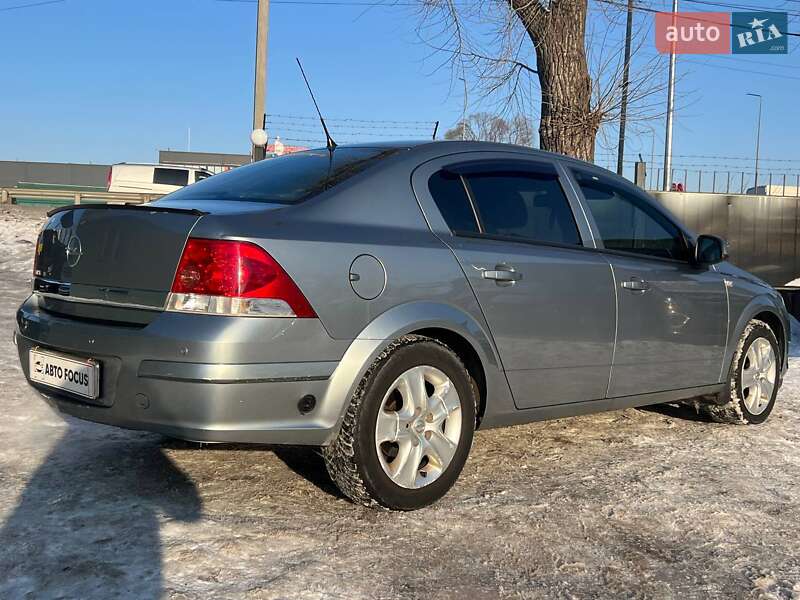 Седан Opel Astra 2012 в Киеве