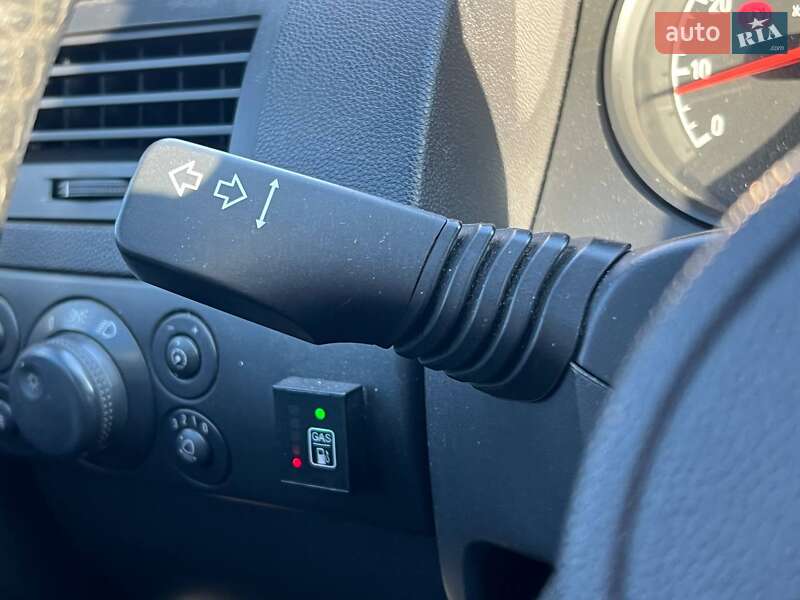 Седан Opel Astra 2012 в Киеве