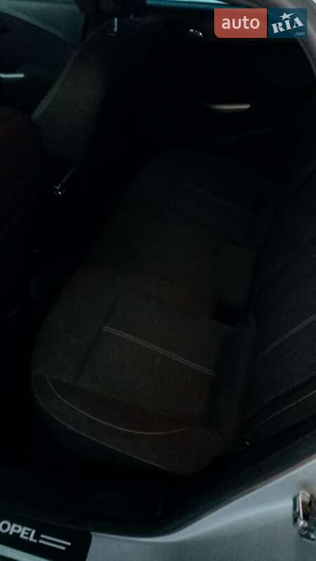 Хэтчбек Opel Astra 2011 в Львове