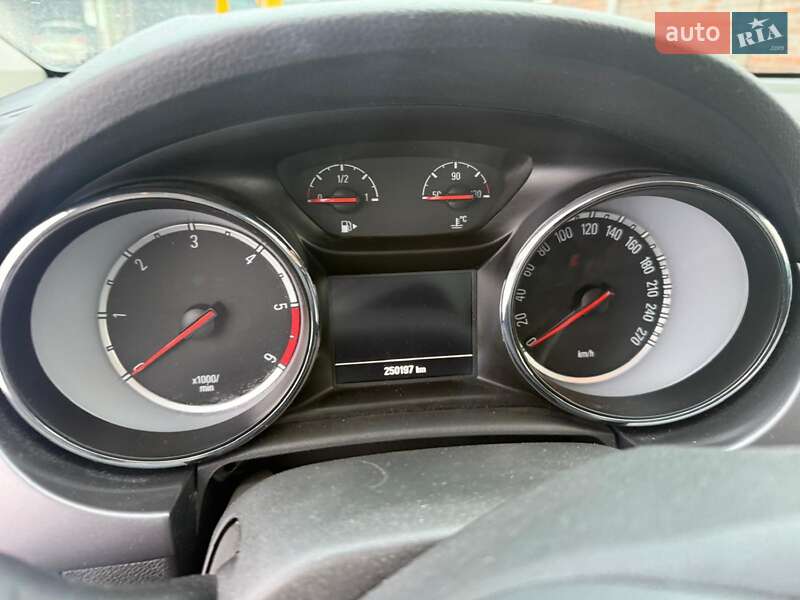 Универсал Opel Astra 2016 в Вараше