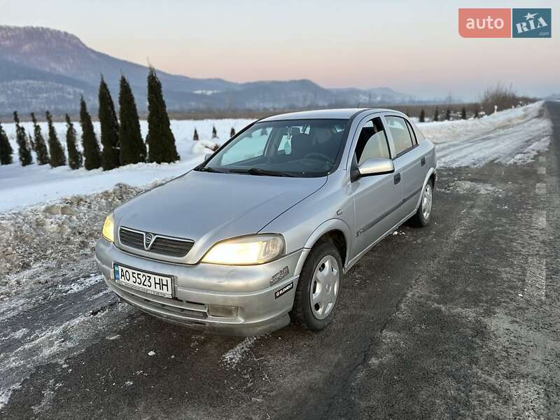 Хэтчбек Opel Astra 2001 в Хусте