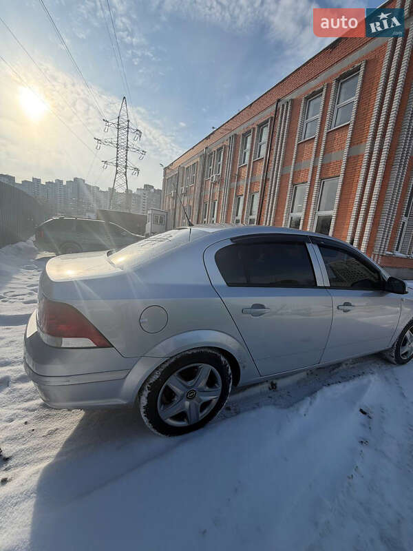 Седан Opel Astra 2013 в Києві