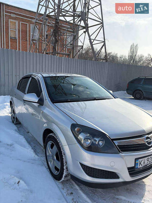 Седан Opel Astra 2013 в Києві