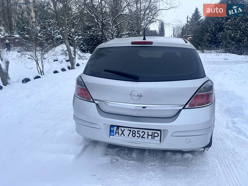 Хэтчбек Opel Astra 2012 в Харькове