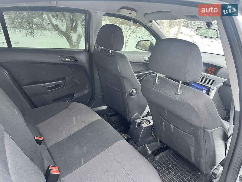 Хэтчбек Opel Astra 2012 в Харькове