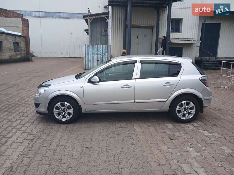 Хэтчбек Opel Astra 2007 в Житомире