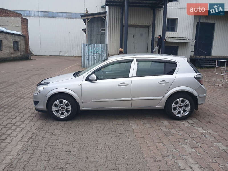 Хэтчбек Opel Astra 2007 в Житомире