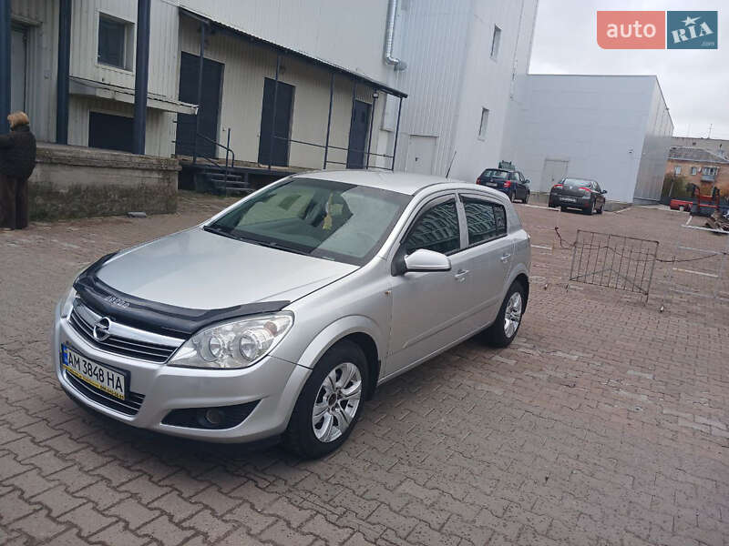 Хэтчбек Opel Astra 2007 в Житомире